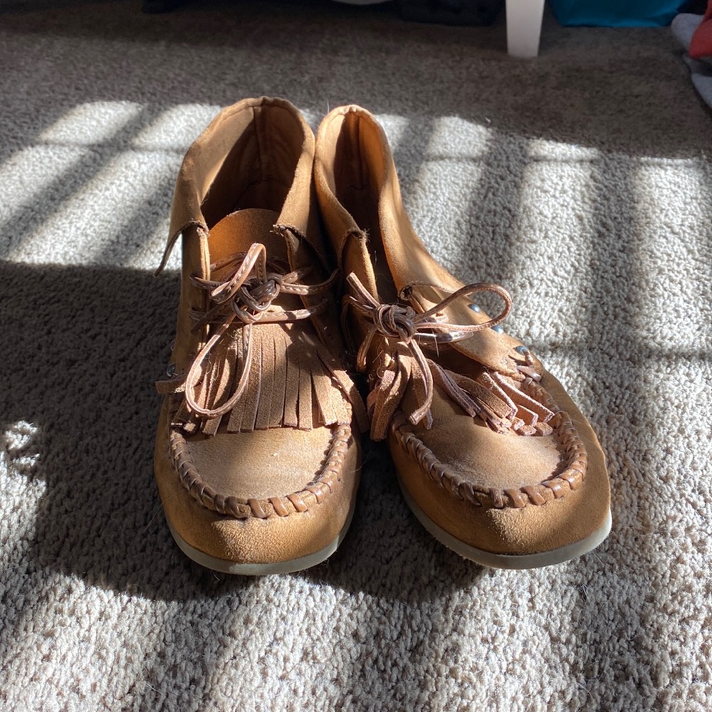 Size 8 brown moccasin booties